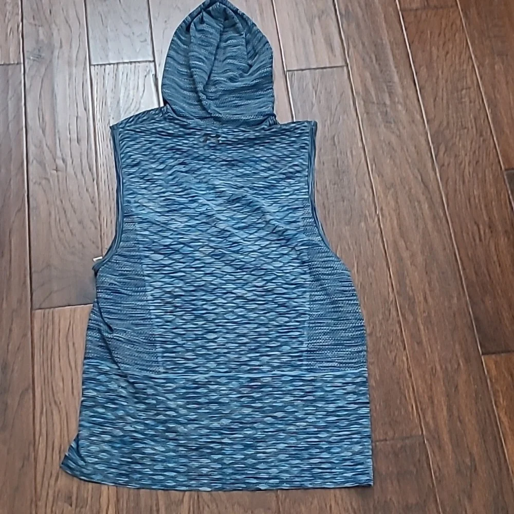 Under Armour Fitted Textured Blue Designed Sleeveless Top with Hoodie size Large - Picture 3 of 8
